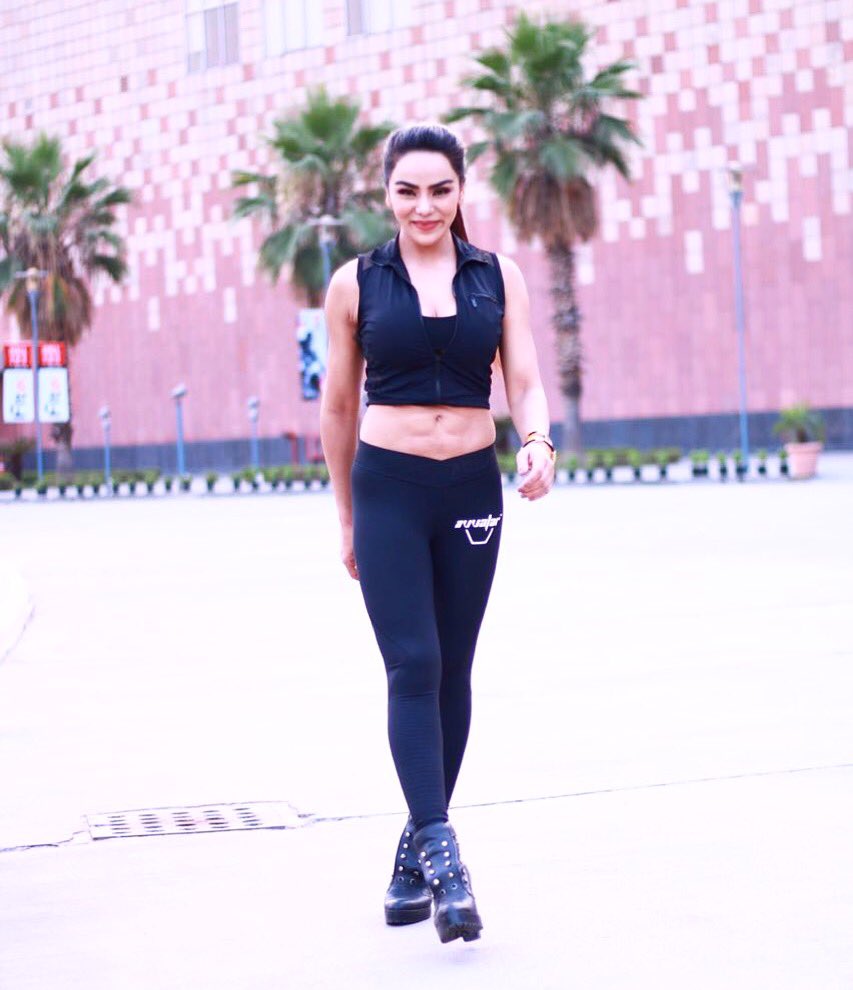 ishwetarathore's tweet photo. The human body is the best picture of the human soul✨✨ #mondaymotivation #indianwheytogo @AvvatarIndia
#inspiration #lifestyle #avvatarindia #girlwithabs #casualstyle #celebrity #bollywood #prideofindia #beautyandthebeast #sixpack https://t.co/9i1ynWZHPd