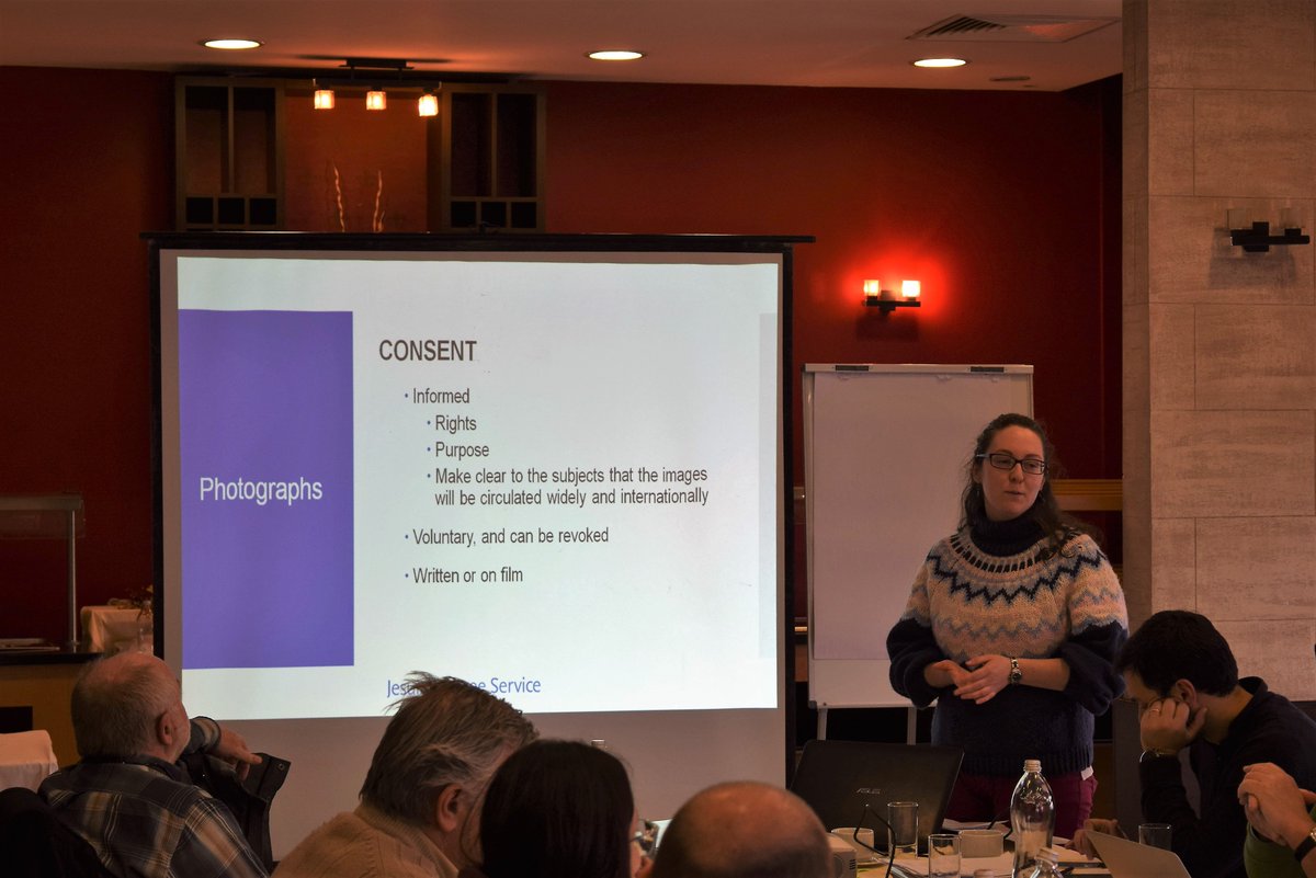 ComillasRefugio's tweet photo. Nuevo post de @Saragdeblas sobre su experiencia de practicas en el @JRSEurope en Bruselas‼️🇧🇪🇪🇺
Ya lo tienes en nuestro #blogAcogida 👣
➡️➡️ https://t.co/r6uEygjTNe https://t.co/N1yLdPsYyh