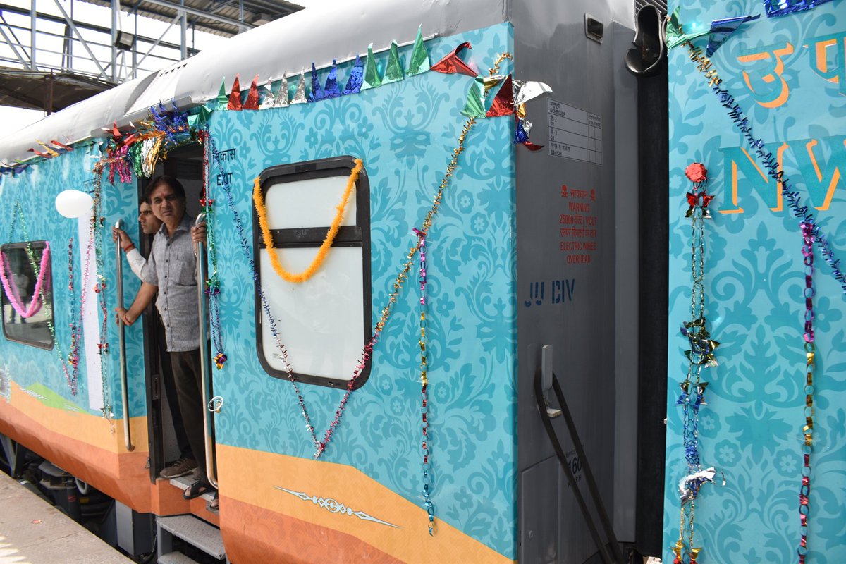 गाडी सं. 14815/14816, भगत की कोठी (जोधपुर)-ताम्बरम (चैन्नई)-भगत की कोठी (जोधपुर) साप्ताहिक हमसफर एक्सप्रेस का शुभारम्भ श्री राजेन गोहेन, रेल राज्य मंत्री, भारत सरकार तथा श्री गजेन्द्र सिंह शेखावत, कृषि एवं किसान कल्याण राज्य मत्री, भारत सरकार ने हरी झण्डी दिखाकर रवाना किया।