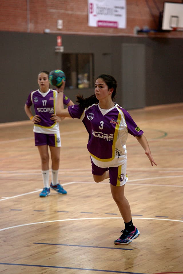SAdrianenc's tweet photo. 🤾🏽♂️ 🤾🏽♀️CANTERA LILA | Fotografías de los partidos de este finde de semana.
.
📲 Más fotos en nuestro Facebook.
.
.
#ASMETUYO #b_barcino #Scoretech #handbolcatala @fedcathandbol @ajuntamentsantadria @barcelona_cat @jornada_previa https://t.co/adVLbiuBgf