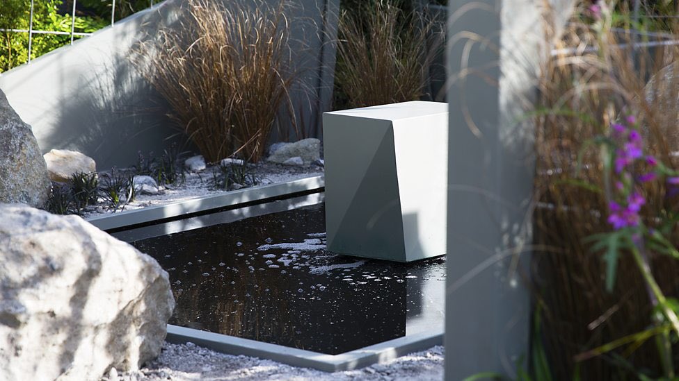 On the start of Mental Health Awareness Week I am looking back at this time last year to #RHSChelsea #teammindtrap instagram.com/p/BiwF51Og90S/