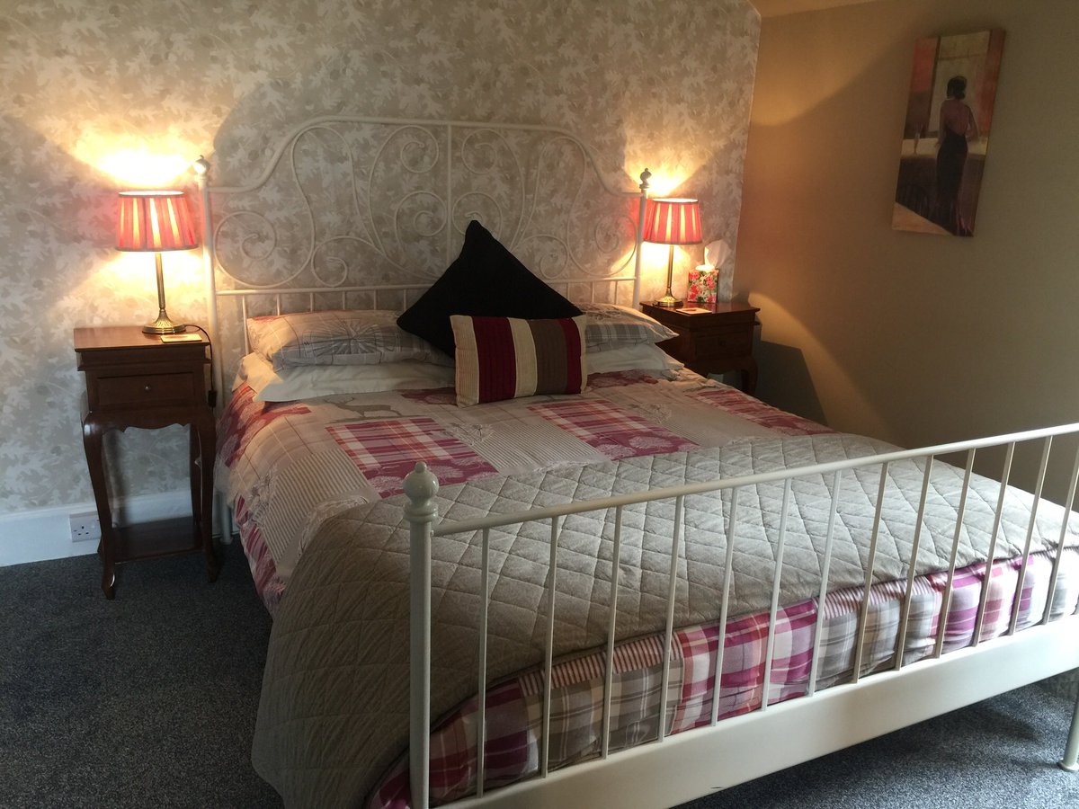 Just 1 of our spacious Double rooms with Ensuite we have available for you.  To book your room go to ardmeanach.co.uk. #holiday #stylish #truehighlandwelcome <a href="/No27Inverness/">No27Inverness</a> <a href="/NorthCoast500/">North Coast 500</a> <a href="/visitlochness/">Loch Ness</a> @CullodenNTS <a href="/InvernessCityUK/">Inverness</a> <a href="/InvernessTaxis/">Inverness Taxis</a>