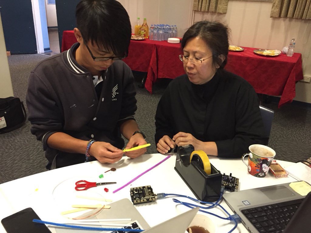 SammieBawden's tweet image. Learning to Code with ThinkerShield. Session one underway with Lawrence Hargrave School &amp;amp; @LiverpoolGirlsH @LHospitalSchool @vanessa_hudson3 @maasmuseum #communityofschools