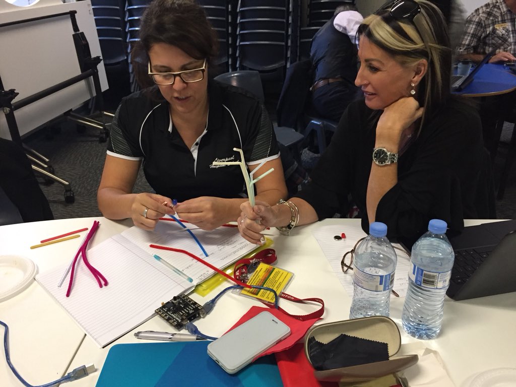 SammieBawden's tweet image. Learning to Code with ThinkerShield. Session one underway with Lawrence Hargrave School &amp;amp; @LiverpoolGirlsH @LHospitalSchool @vanessa_hudson3 @maasmuseum #communityofschools