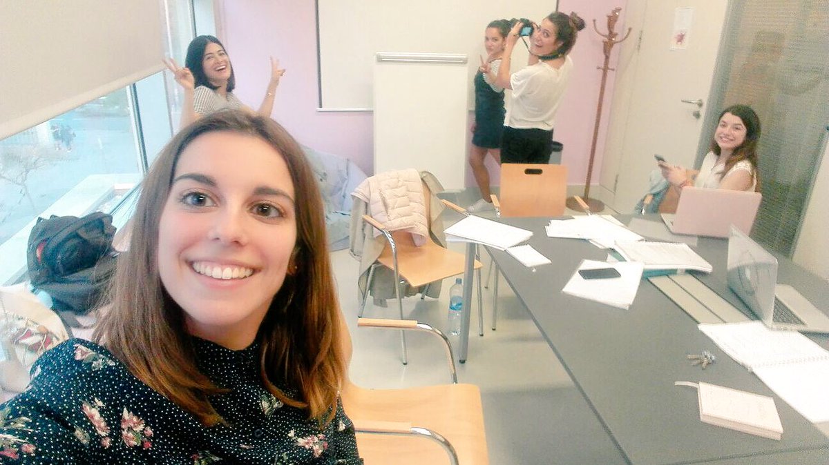 claraventuraa's tweet photo. Naturalidad, perseverancia, creatividad y unión. Son las palabras que me vienen a la mente al pensar en @LasSurfers y en nuestro trabajo. Si mañana conseguimos reflejarlas en la presentación, ya podemos estar satisfechas❤️ @opex_uv #presentacionfinal #forchange #pride #hardwork https://t.co/QADeShg0CU