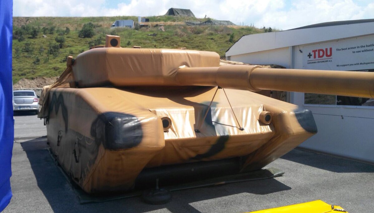 TyrannosurusRex's tweet photo. Sahte/maket hedef, Leopard 2A4.
Farkli tiplerde sahte hedefler, guvenlik guclerimiz tarafindan, Zeytin Dali Harekati dahil farkli ortamlarda basariyla denenmistir.
#EFES2018 https://t.co/klWhx5AW2A