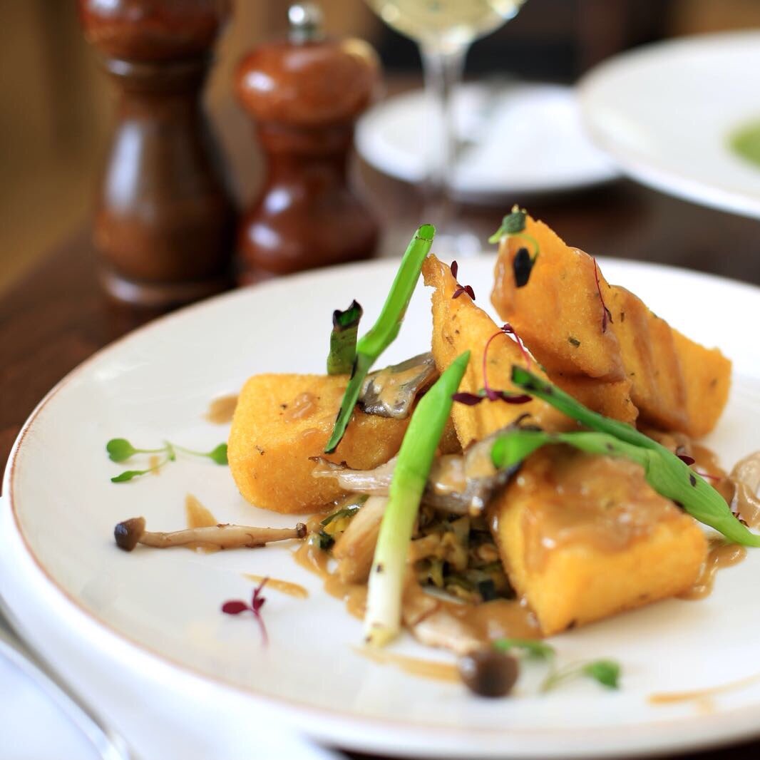 GordonRamsayGRR's tweet photo. Happy #NationalVegetarianWeek! We are celebrating with this delicious summer dish from @thenarrow: wild mushrooms, caramelised leeks and crispy polenta. https://t.co/urRSxL9WuT