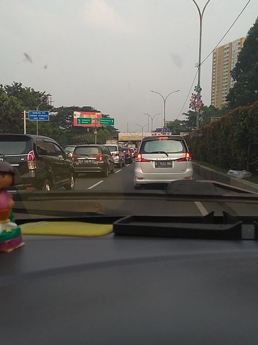 suhardy_m's tweet photo. @TMCPoldaMetro macet arah cikokol ke gading serpong, buntut mulai transmart cikokol https://t.co/5Jz9w9kYe6