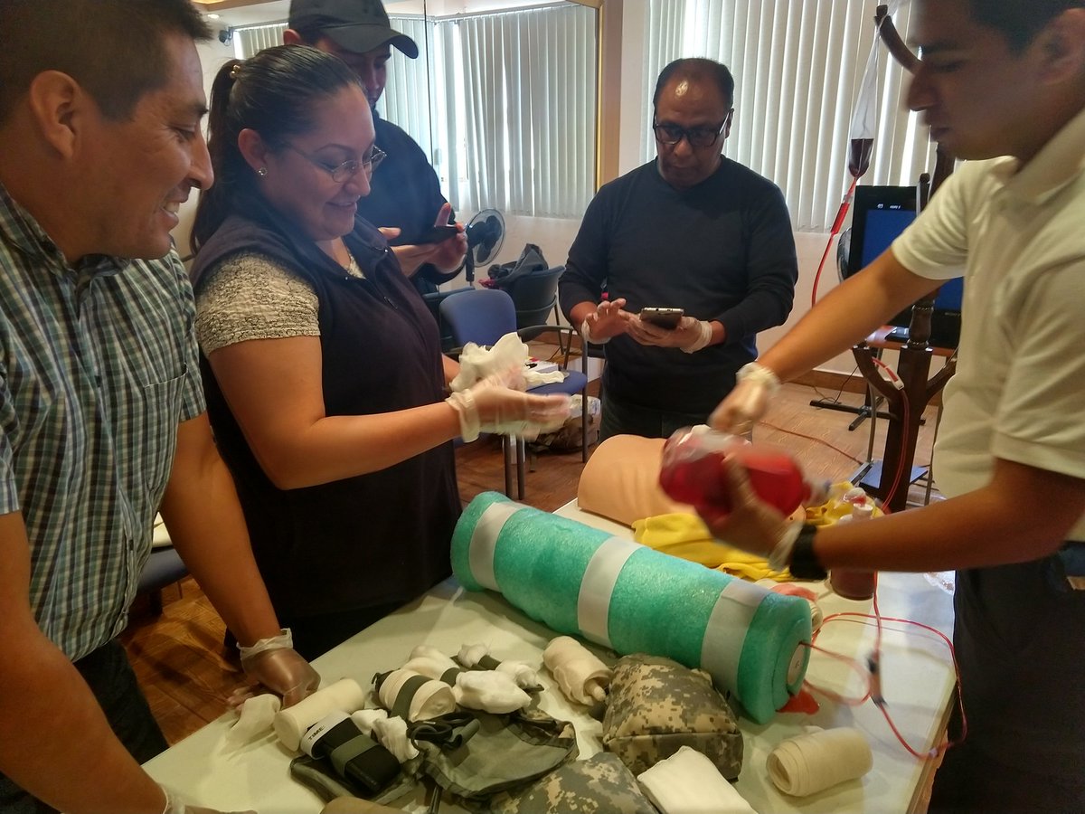 CCERUEMex's tweet photo. Curso Stop The Bleeding Control Basic
#quenadiemueraporunsangrado
#stopthebleed
#CEEME https://t.co/idTvvYGYln