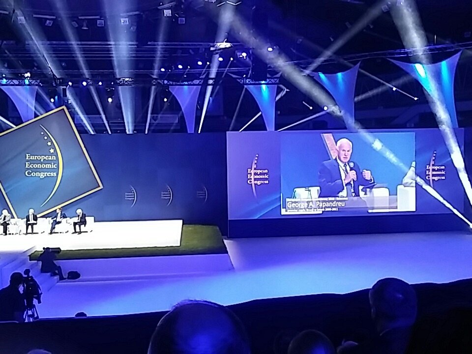 KAKowalczyk's tweet photo. Były premier Grecji #Papandreu na #EKG2018: nie przetrwalibyśmy bez solidarności Europy i słów szefa EBC: zrobimy wszystko co trzeba by uspokoić rynki finansowe https://t.co/y6M6rEJJTx