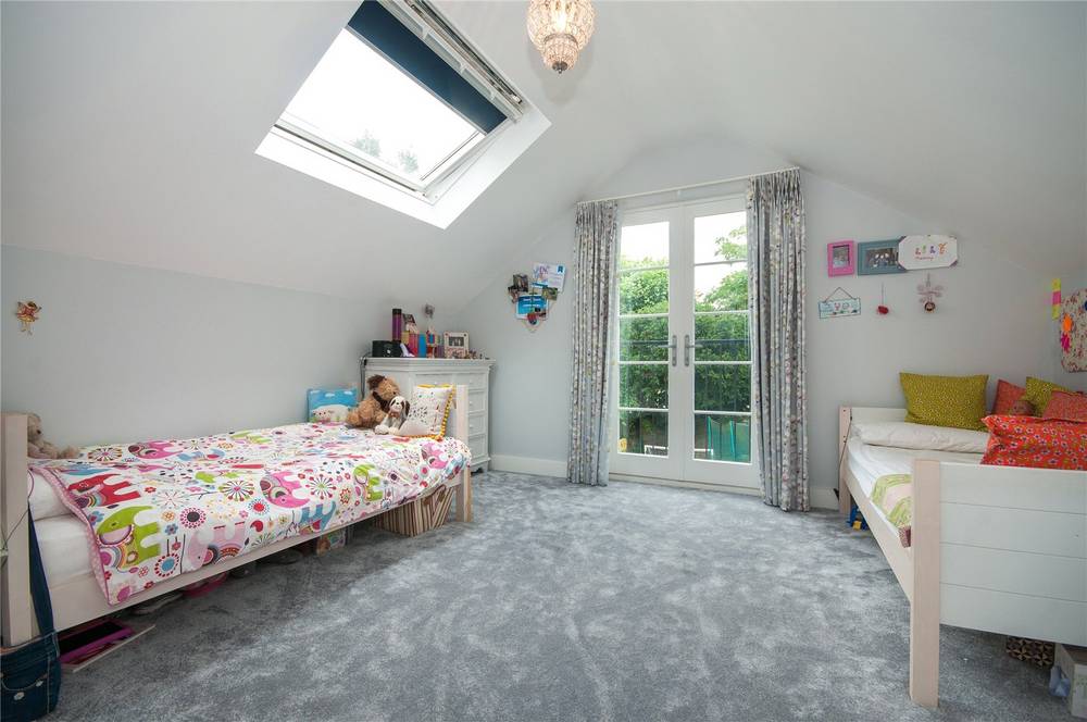 JS_Reigate's tweet image. Attractive #bayfronted character home with many original #Victorian features, skilfully extended to create adaptable #family accommodation ideal for modern day living.

View: ow.ly/RHOR30jNjia

#Surrey #Surreyproperty #Reigate #propertyforsale