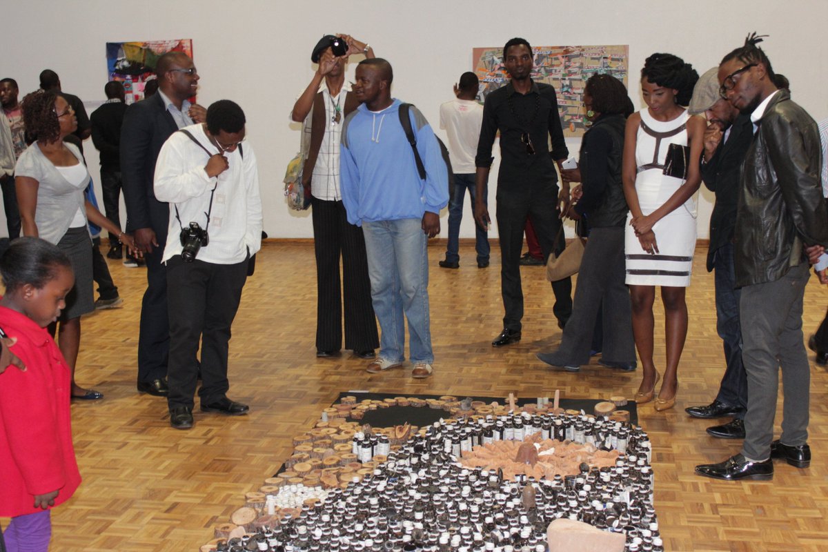 NatGalleryZimb's tweet photo. This Friday we’re celebrating #InternationalMuseumsDay. Bring your phone and take a selfie with your favourite artwork
#Hyperconnectedmuseums
@ICOMOfficiel #IMD2018
#Connect2Us https://t.co/ENlTZS8wIu