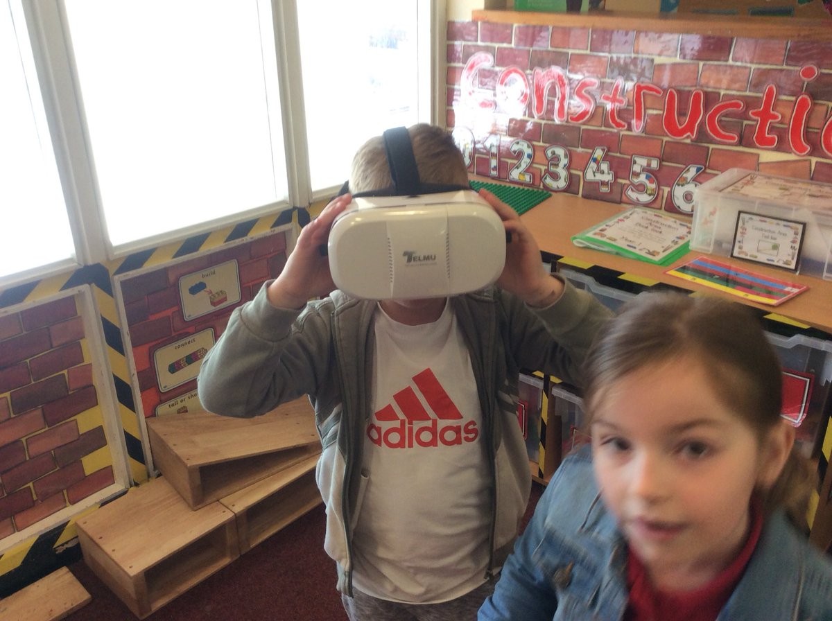 NantYParcSchool's tweet photo. Outdoor DIY bouquets, VR tour of Buckingham Palace and wedding construction , wedding invitations and small world kings and queens! Year 1 have gone #RoyalWedding crazy! #outdoorlearning #VRconstruction https://t.co/0ucVD4isZL