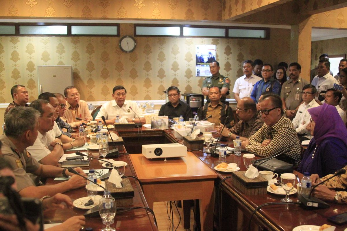 1. Pemerintah dan <a href="/DPR_RI/">DPR RI</a> telah membuat kesepakatan terkait revisi Undang-Undang Penanggulangan Tindak Pidana Terorisme. Dalam waktu dekat, Undang-Undang yang sudah dibahas selama dua tahun tersebut akan segera diundangkan.