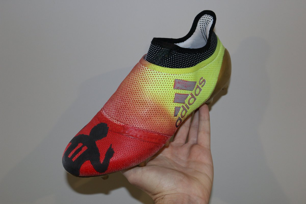 colour changing football boots