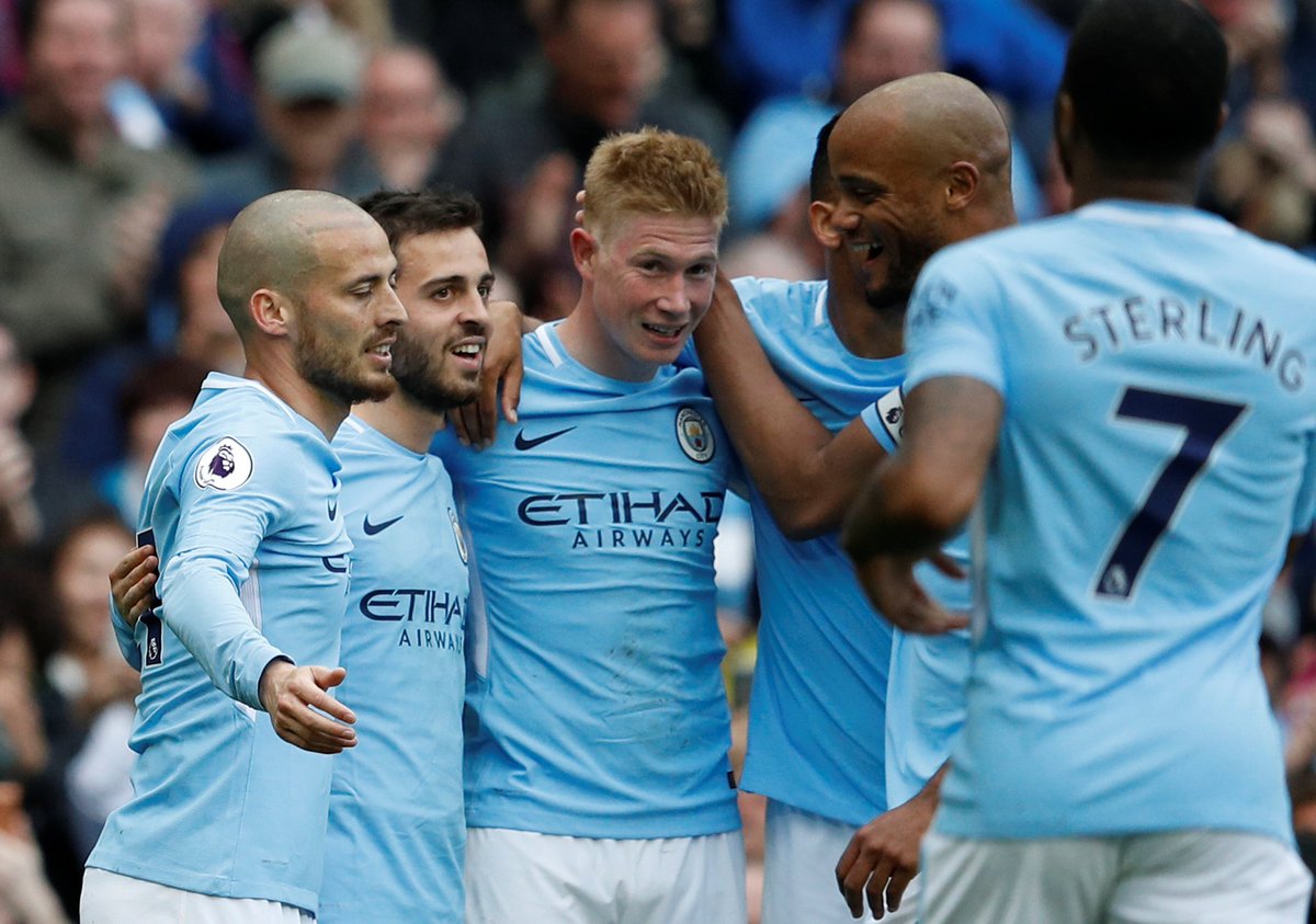 Which team was better? 🤔

🔁 for #Arsenal's Invincibles 

❤️ for #MCFC's centurions