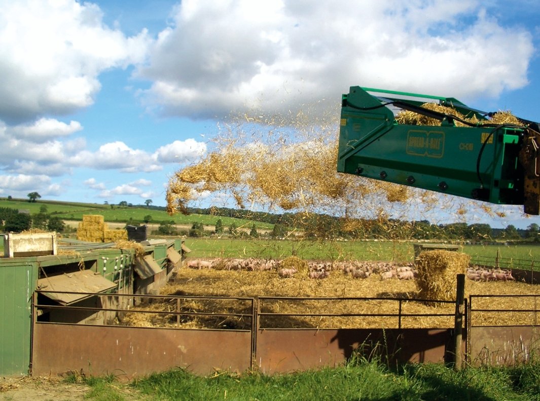 Spreadabale's tweet photo. Spread-a-Bale, a sustainable solution to spreading straw. Call in to see us @PigPoultry stand 424 #pigandpoultry #pigpoultry #poultryfarming #pigfarming #pigfarmer #poultryfarmer https://t.co/IheoILbg6a