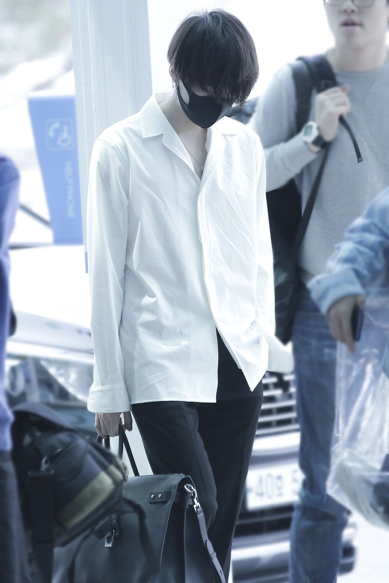 caramelvs9395's tweet photo. #방탄소년단 #민윤기 #슈가 #SUGA @BTS_twt
180514 인천출국 https://t.co/O2lLt4HZs7