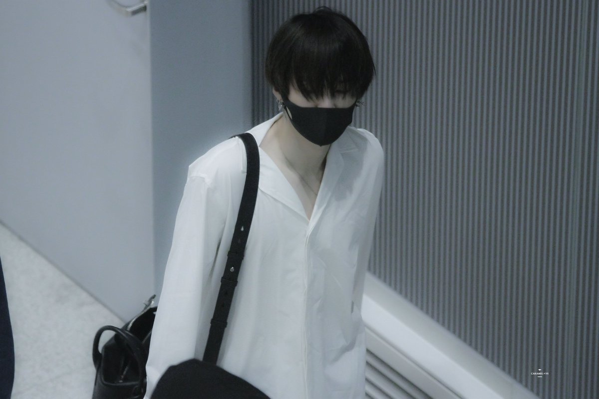 caramelvs9395's tweet photo. #방탄소년단 #민윤기 #슈가 #SUGA @BTS_twt
180514 인천출국 https://t.co/O2lLt4HZs7