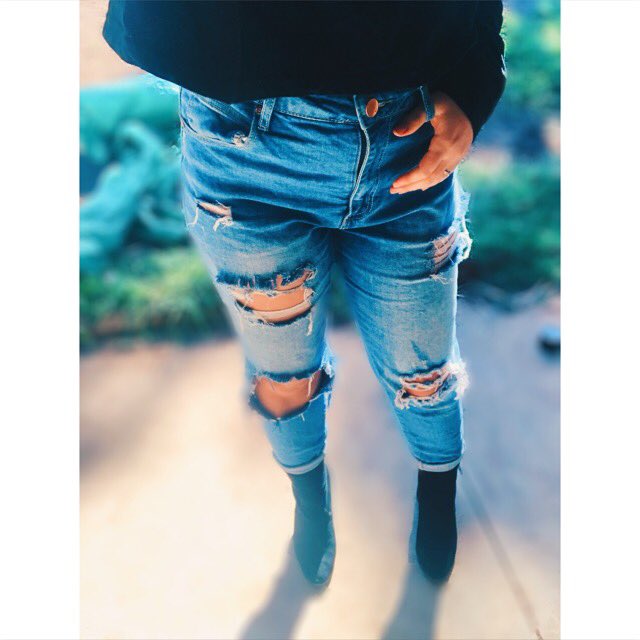 alyssa_lindner's tweet photo. Started a fashion series on my channel  First video just went live! Go check it out! Link in bio! 
#lookbook #autumn #autumnfashion #winterfashion #styling #fashionblogger #instadaily #cottonon #boohoo #supre #target #clothes #rippedjeans #youtube #smallyoutuber #youtubelookbook https://t.co/ps5QoJSwPL