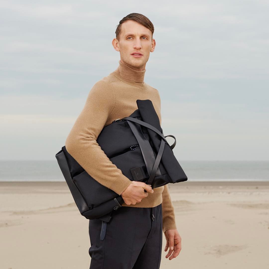 ProjectGarments's tweet photo. Made out of super strong and durable bonded nylon canvas from Italy with water repellent finish to withstand all kinds of weather. The #flightpack is made for the every day city cyclist, the outdoors type and the adventure seeker.
Online | https://t.co/nttFxEp8Th https://t.co/QKG1vEkxqI