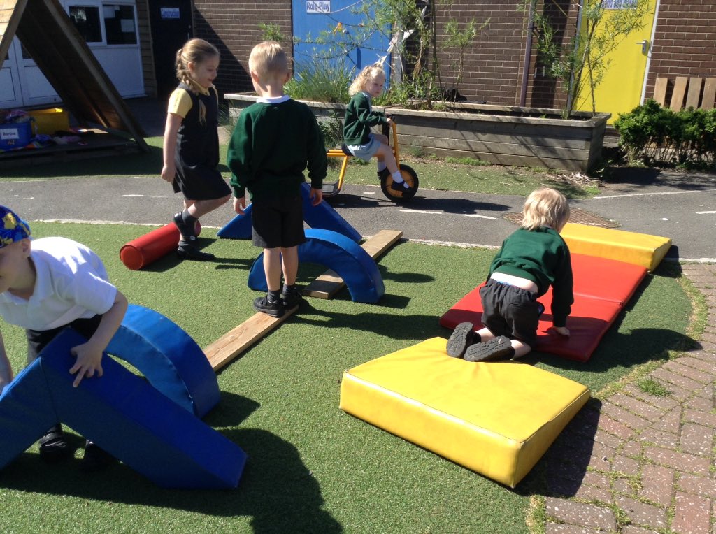 WybersWoodEYFS's tweet image. We are investigating ways to make an obstacle course #eyfsphysicaldevelopment wyberseyfs