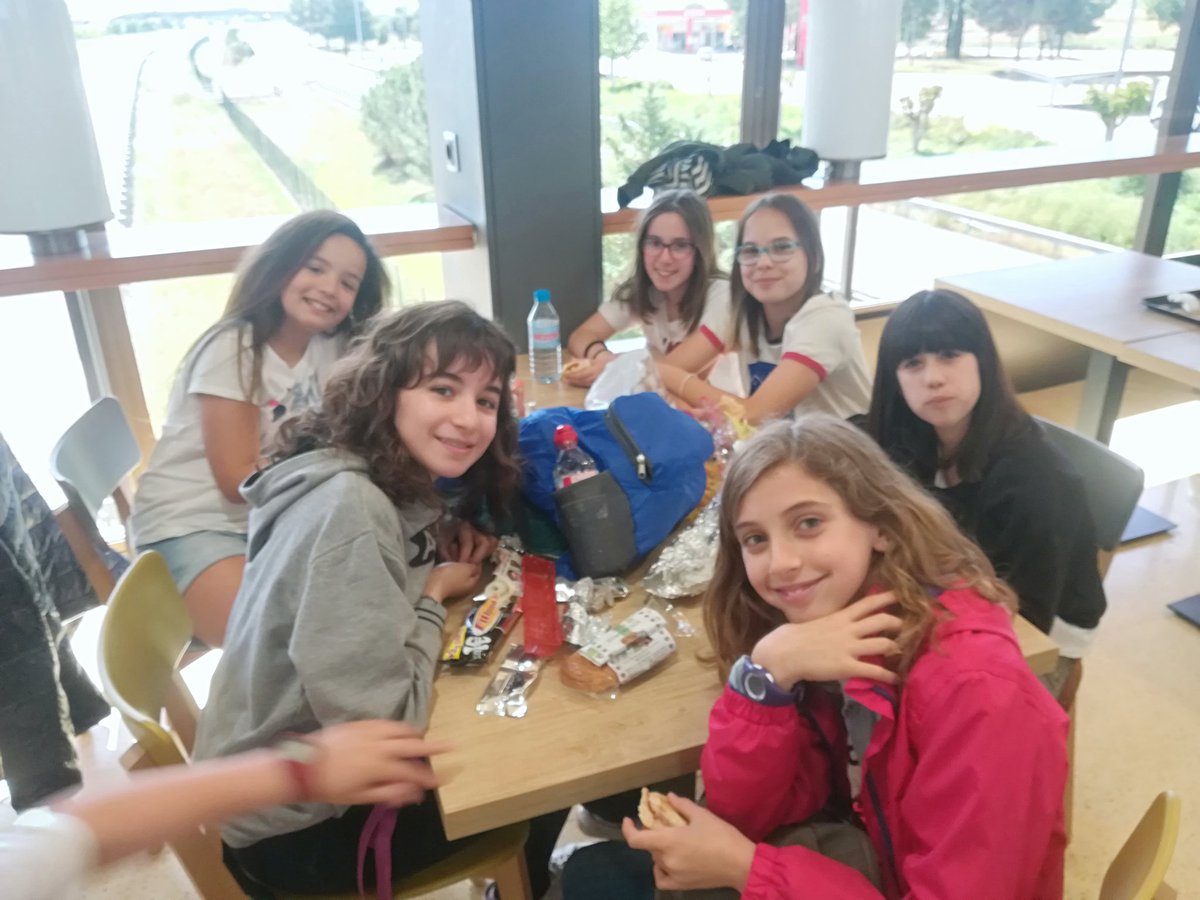 Teacher__Elena's tweet photo. On our way to Madrid! Primera parada per esmorzar i agafar forces! @_mdangels #viatgeamadrid6e https://t.co/0JyOZ6WDR1