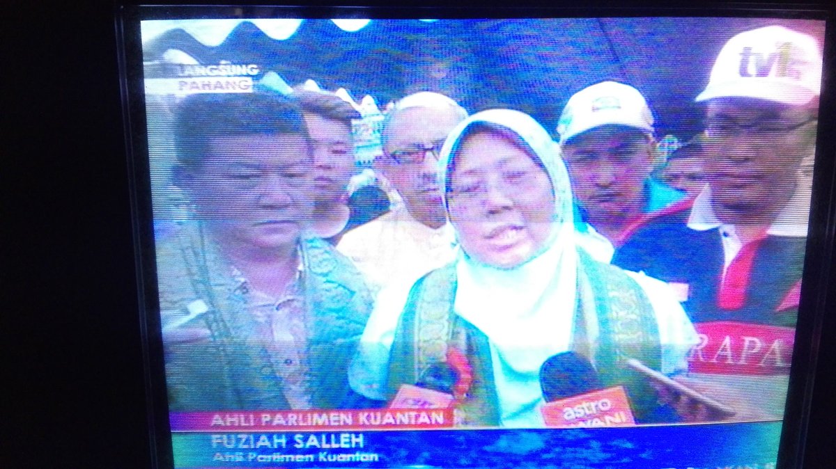 ezuanchemat's tweet photo. Buat pertama kali @fuziah99 muncul di @tv1_rtm @RTM_Malaysia #BebasMedia https://t.co/Z0EPvt5Cos
