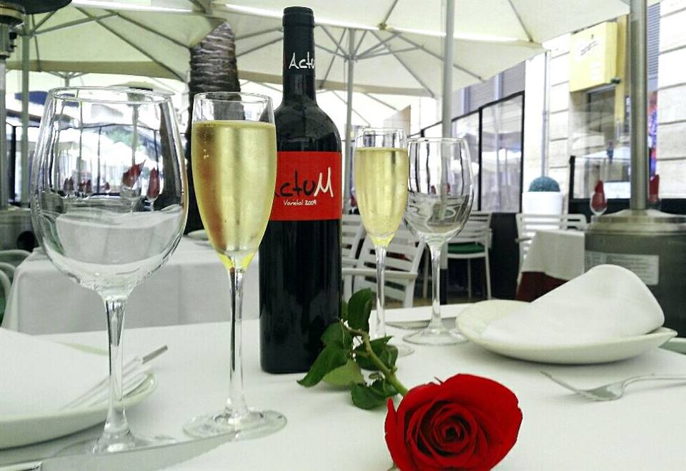 grupo374's tweet photo. Nueva semana, energías renovadas y las mismas ganas de veros que siempre. 😍 ¡Os esperamos en nuestros #Restaurantes! #FelizLunes 
#Grupo374 #ElOchoyMedio #Mon #ElColmado #ElCaféDelMar https://t.co/xkXhnkxGbu