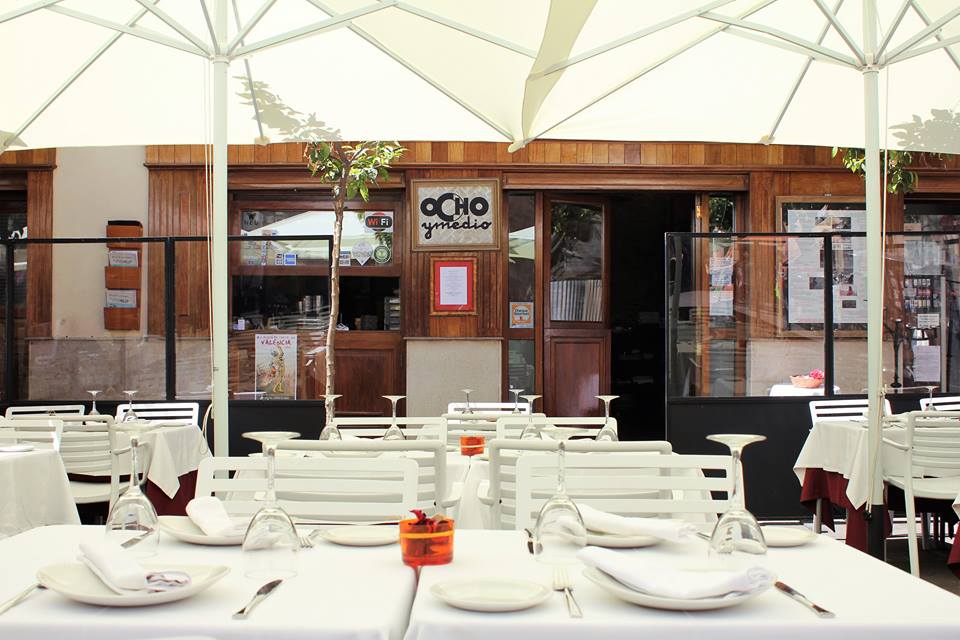 Nueva semana, energías renovadas y las mismas ganas de veros que siempre. 😍 ¡Os esperamos en #ElOchoyMedio! #FelizLunes