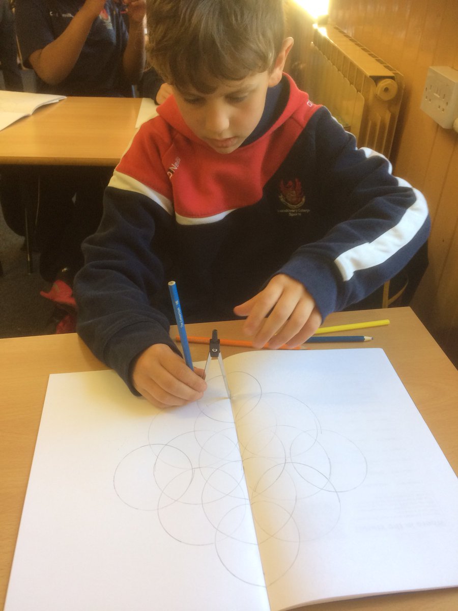 LlandoveryPrep's tweet photo. Year 4 are investigating circle geometry #pi #harmony #vesica https://t.co/lmePCrvds8