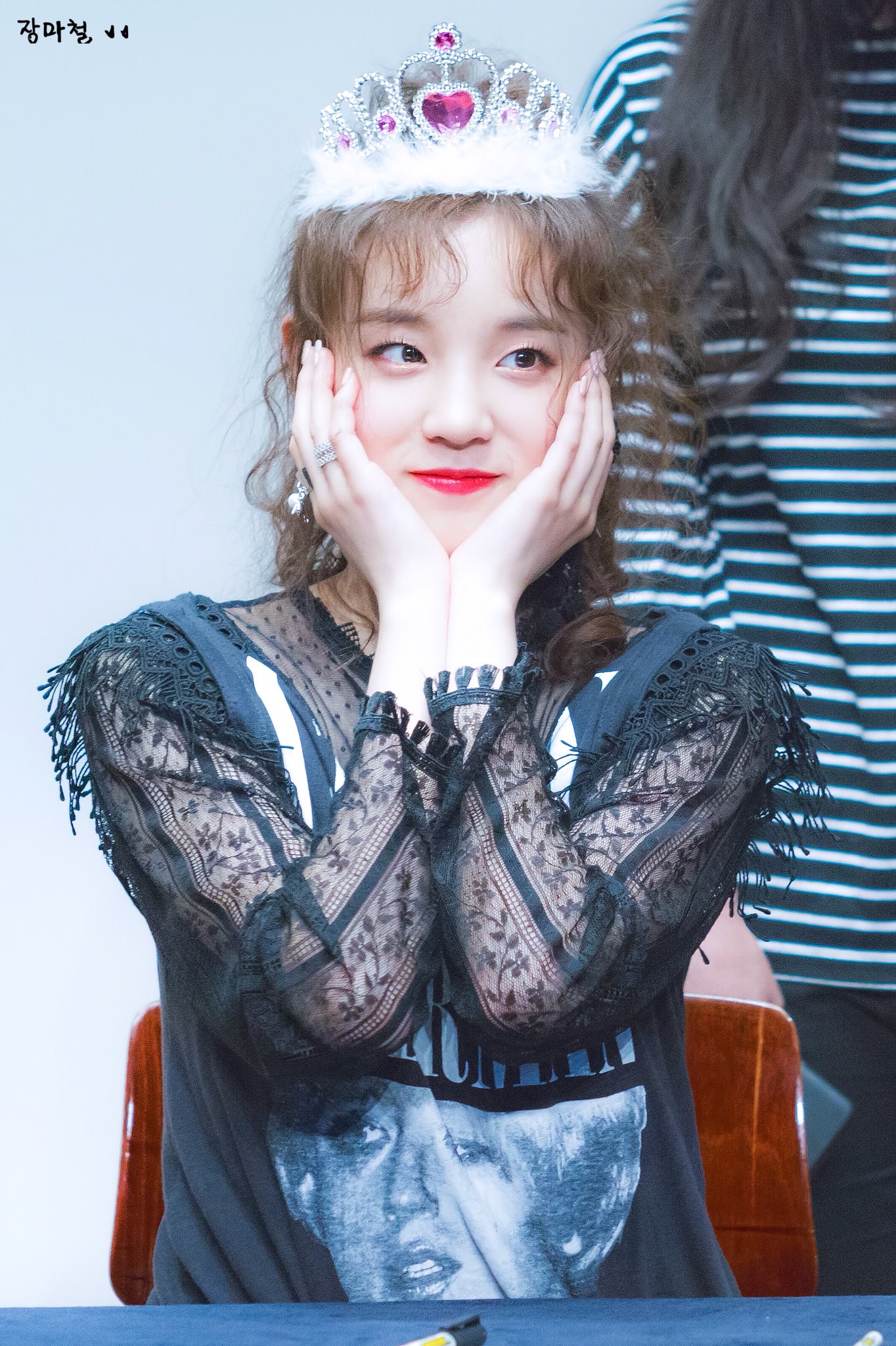 DdJbqO5U0AALL0b.jpg:orig