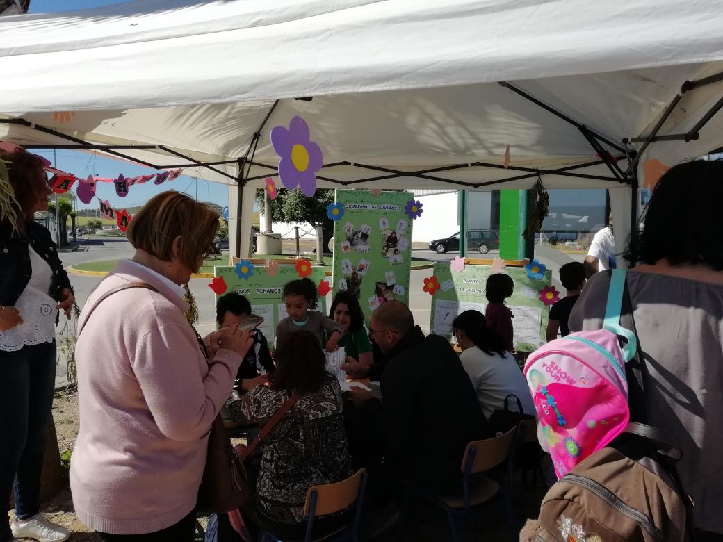 carlosm_rs's tweet photo. Infantil de Las Montañas y el específico de los Pueblos Blancos salen al mercado a presentar su #proyecto <nos echamos una mano> #villamartín @DOMINGOCONEJO @Soledad80574924 magnífico trabajo #InnovaSdeC https://t.co/1FuXOujfb3