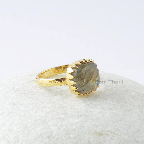 BaniThaniStore's tweet photo. Fiery Labradorite Gemstone Ring 
https://t.co/nuD8USgUsy
#fierylabradorite #gemstone #zigzagring #bezelring #handmadering #fashionjewelry #jewelrygemstone #etsy #etsysale #etsysaller #etsyshop #saleevent #fashion #womenfashion #gift #giftforher #giftforwomen #giftformother https://t.co/ddn4rz9oN6