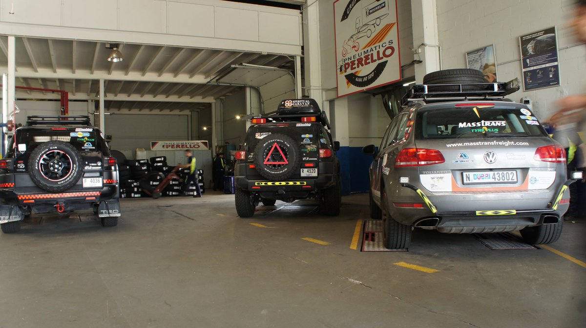 grupperello's tweet photo. Bon dia!!! Avui us deixem amb unes fotos de la visita que vam rebre del tour de #tyreplus @Euromaster_es que recórren mig món! https://t.co/hBTIeS2WZt
