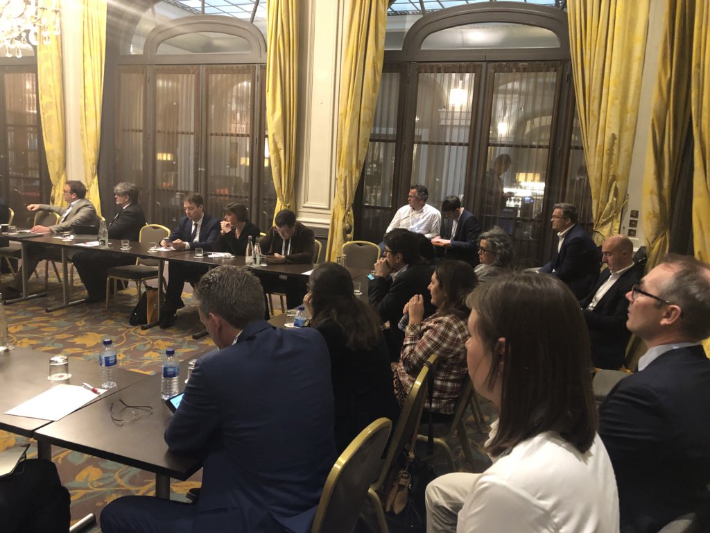 mattBluebird27's tweet photo. @nearform COO Paul Savage speaking about De-Risking Digital Delivery at our @CDMmedia #cioeu Summit https://t.co/vxdtOU0LRq