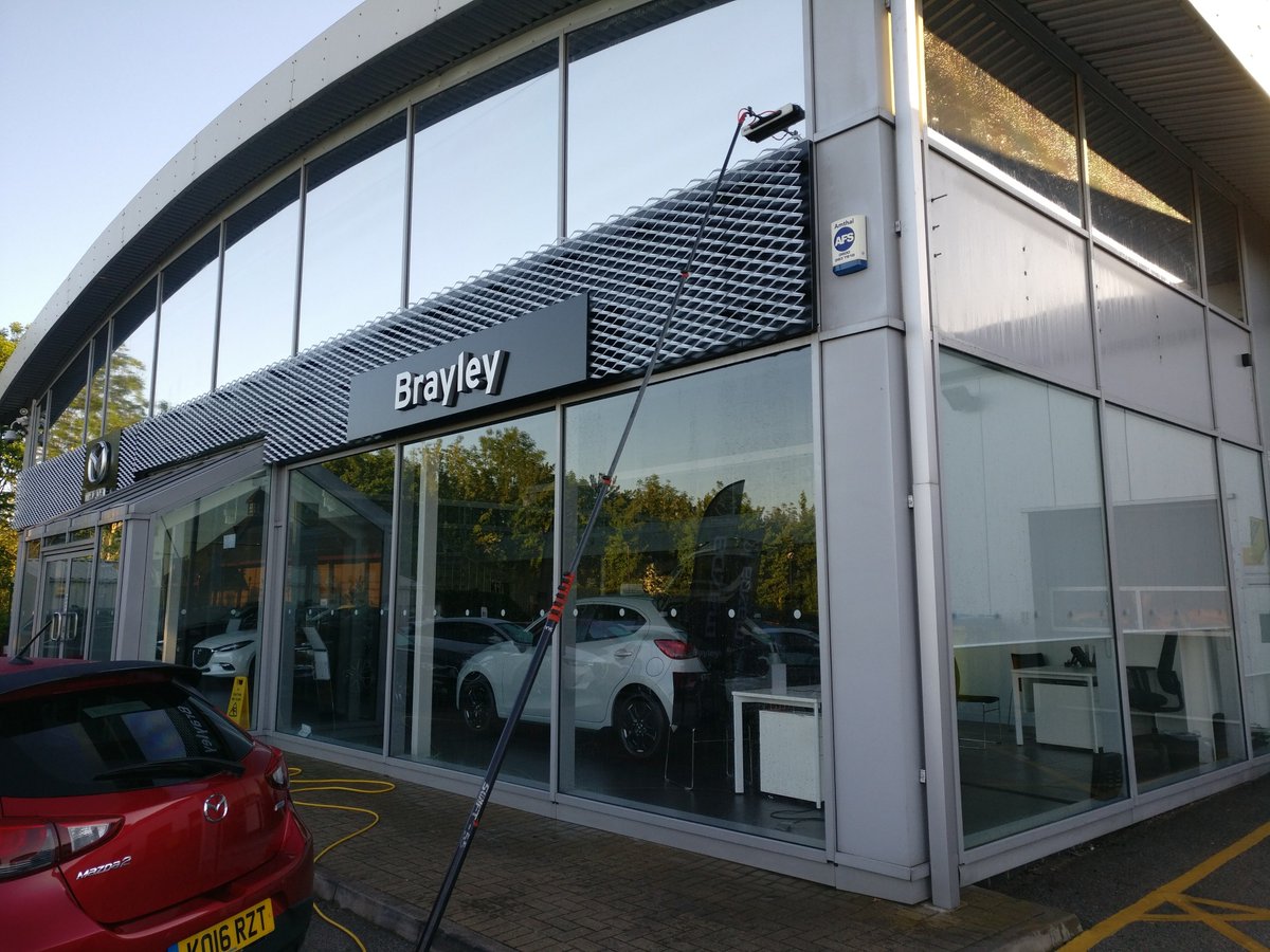 ElementsFM's tweet photo. Ealry morning commercial showroom window clean
@BrayleysCars Milton Keynes. Give us a call 0208 9355248 for a free quotation on your commercial property! #windowcleaning https://t.co/EAHk4rPaPa