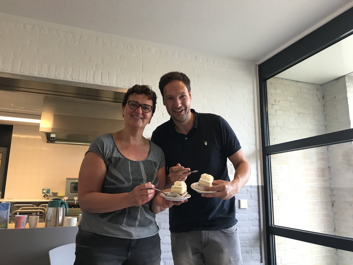 Wat een feest! Vanmorgen mocht ik de collega's en cliënten van <a href="/SOVAKnl/">SOVAK</a> in Klundert verrassen met taart! #dagvandezorg #samen #hart&amp;ziel #ondernemend