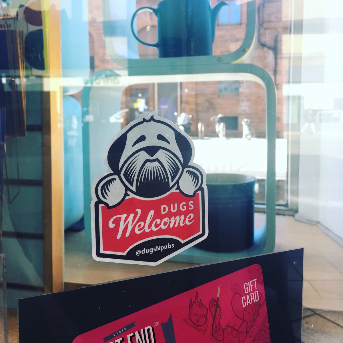 PapyrusGifts's tweet photo. Our wee window sticker has arrived! Thanks #dugsnpubs 🐶🐶🐶 https://t.co/TcZUdqxlWJ