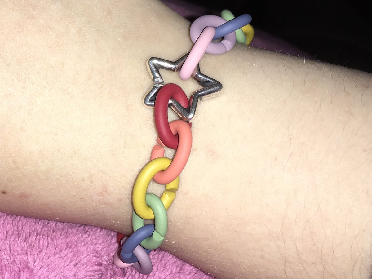 AmazinAdrielle's tweet photo. Tonight’s bracelets! (I finally got around to cleaning the copper one!) #trollbeads #pandorajewellery #elfbeads #xjewellery #blingjewellery #redbalifrog #beadshunter #annemeiborg https://t.co/L4ZJp4l4aU