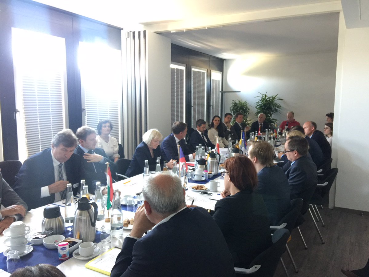 Premiere in Berlin: Erste Sitzung des gemeinsamen Arbeitskreises #Mittelosteuropa von #OA und <a href="/osteuropaverein/">Osteuropaverein</a>