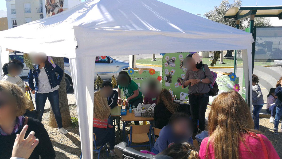 enlavicaria's tweet photo. Hoy infantil 5 años Las Montañas y CEEE Pueblos Blancos dan masajes en el mercadillo de Villamartín como final de su proyecto de emprendimiento "Nos echamos una mano" @DOMINGOCONEJO @Soledad80574924 Grandes!! #InnovaSdeC https://t.co/m1jEcLtzG0