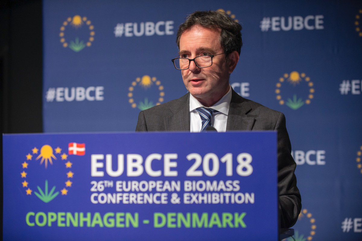 EUBCE's tweet image. "Ambitions on #bioenergy are very high, bad news: progress is not fast enough. Transport sector is not the easiest one 2decarbonize. There's a huge complementarity 4 #biofuels". P. Frankl @IEA moderating #EUBCE2018 Panel Discussion on role of #biomass 4 #climateprotection