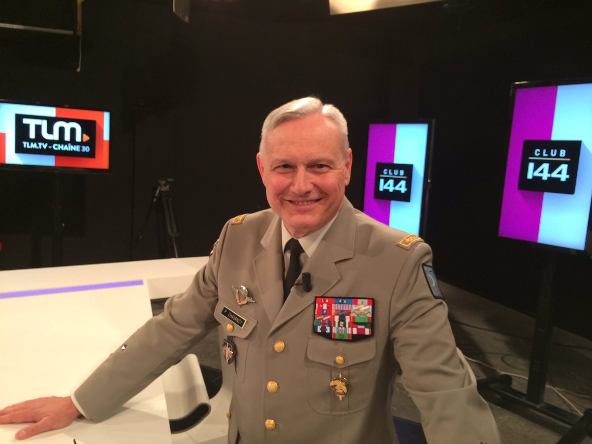 JBJusotTLM's tweet image. Le Général #Chavancy , Gouverneur Militaire de #Lyon , reçoit les medias #Lyonnais pour leur annoncer son départ  de Lyon.
Il part rejoindre la direction des Affaires Publiques du groupe @Michelin le 1er juin prochain.