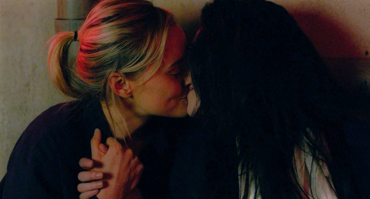 jcapsvause's tweet photo. alex and piper never fell out of love with each other even after almost a decade of being apart and after a shit ton of times they felt betrayed by the other. wow, they're really THAT couple https://t.co/7M5KuEruZE