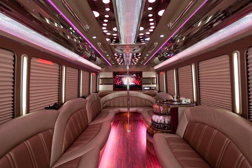 LIMOBUSKING's tweet photo. Come check out the New 2018 Thor Party Bus Holds 40 Passengers. Prom Deals Starting at only $299. Call Today 734-673-5788 https://t.co/KcjSQs519y