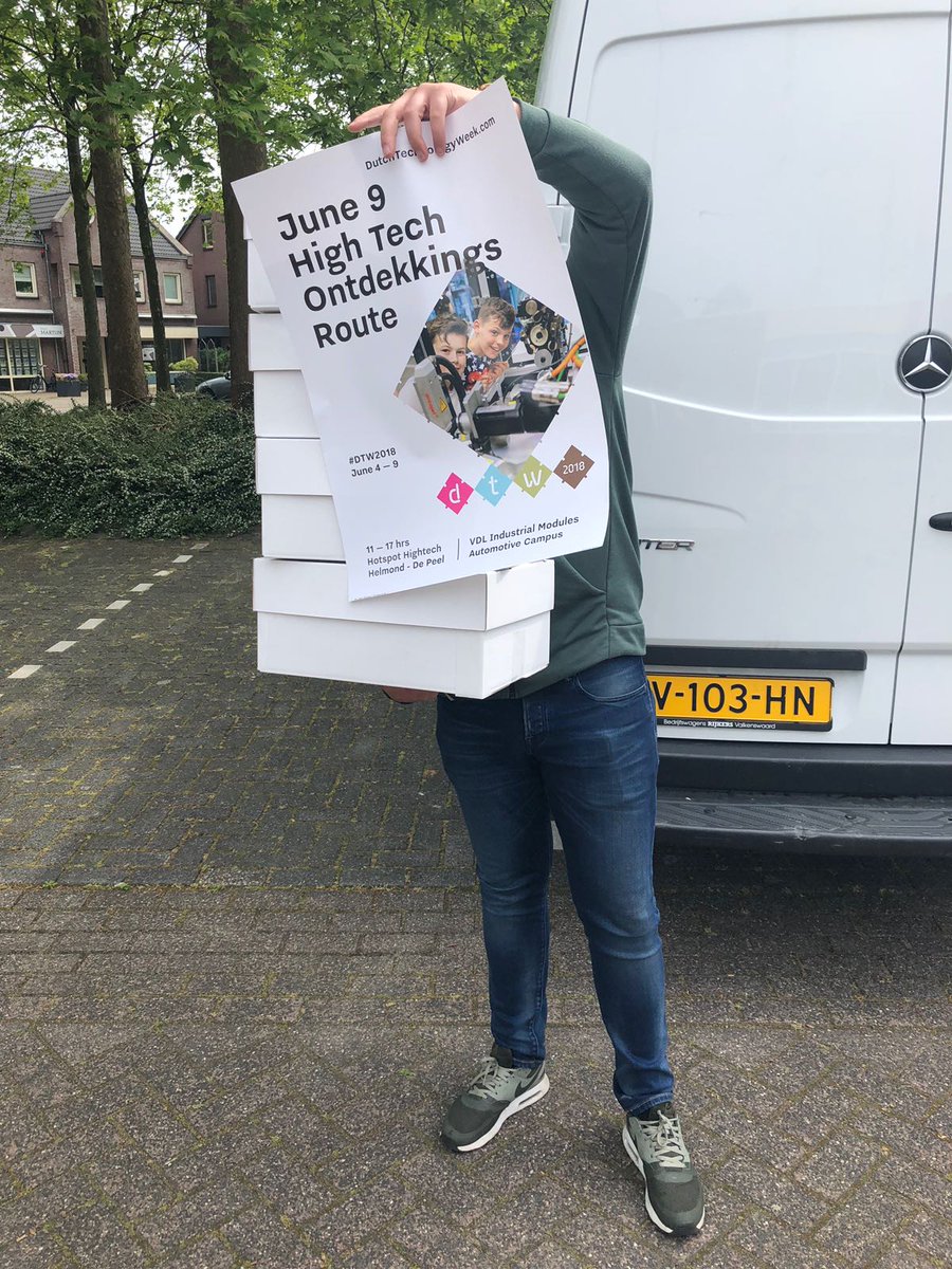 Bedrijf in een doosje. Wij dagen alle leerlingen van groepen 6 &amp; 7 uit om één bedrijf in een doosje te stoppen. Knip, plak en kleur de binnenkant van een doosje met hoe jij denkt dat een hightech bedrijf eruit ziet en #win! #DTW
#HTOR bit.ly/bedrijf-in-een…