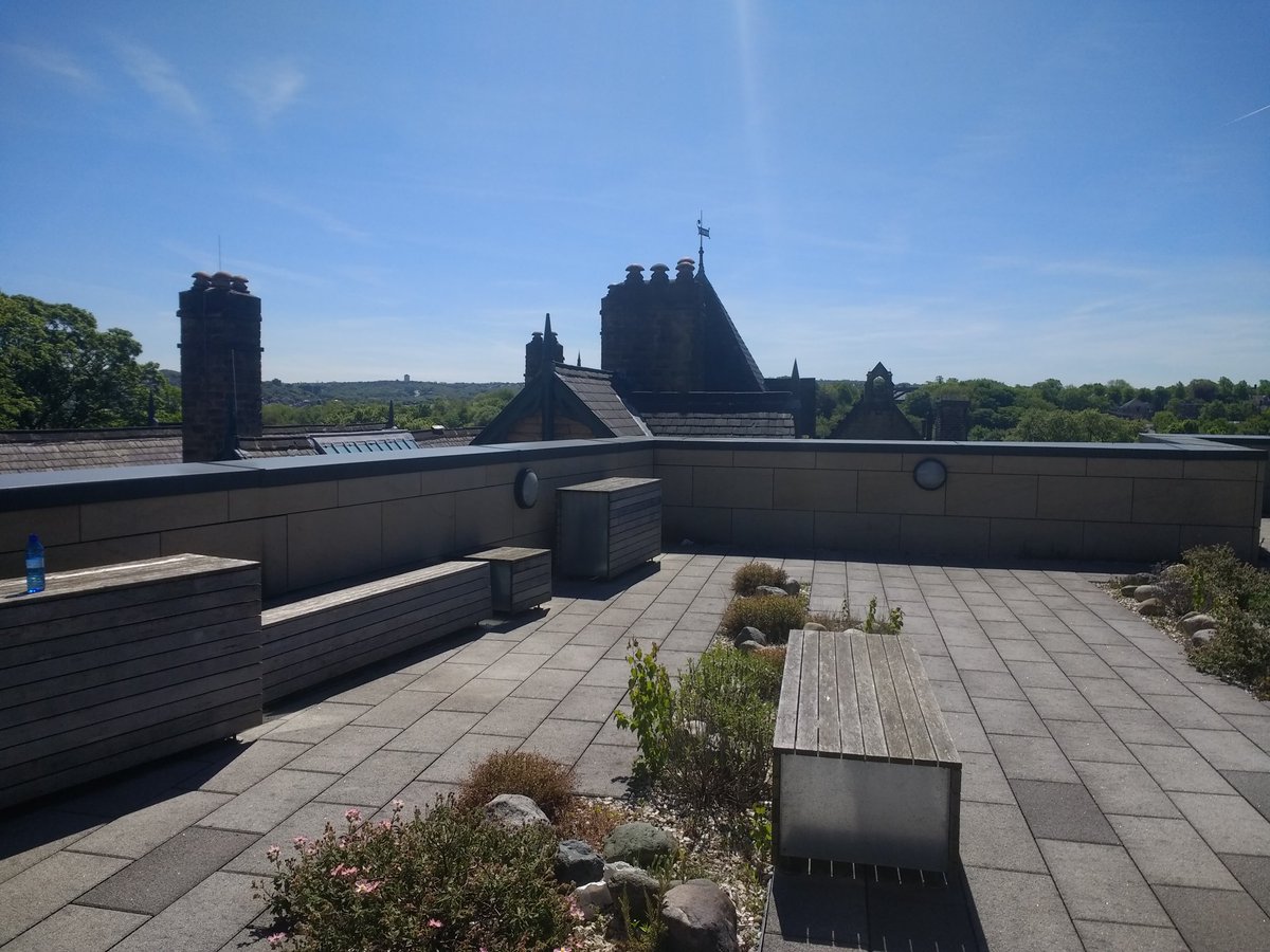 ChrisDevany_PhD's tweet photo. I guess there are worse places to work on a day like this...
#shugrad #phdlife #PhDchat #sunshine https://t.co/FpXj7YIENl