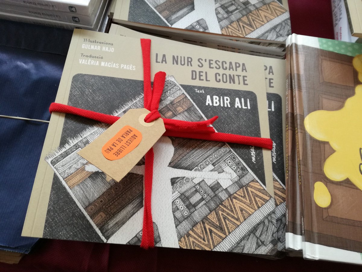 martaballesta's tweet photo. Enhorabona a @LiteralBCN per una nova edició plena de propostes interessants! Un plaer haver-hi participat conversant amb Rosa Elvira Presmanes, Asmaa Aouattah, @XaviMilian i @FalconettiP! Entre les descobertes i retrobades destaco @MosaicsLlibres, Dirección Única i @HojadLata https://t.co/iWqlCgkxCZ