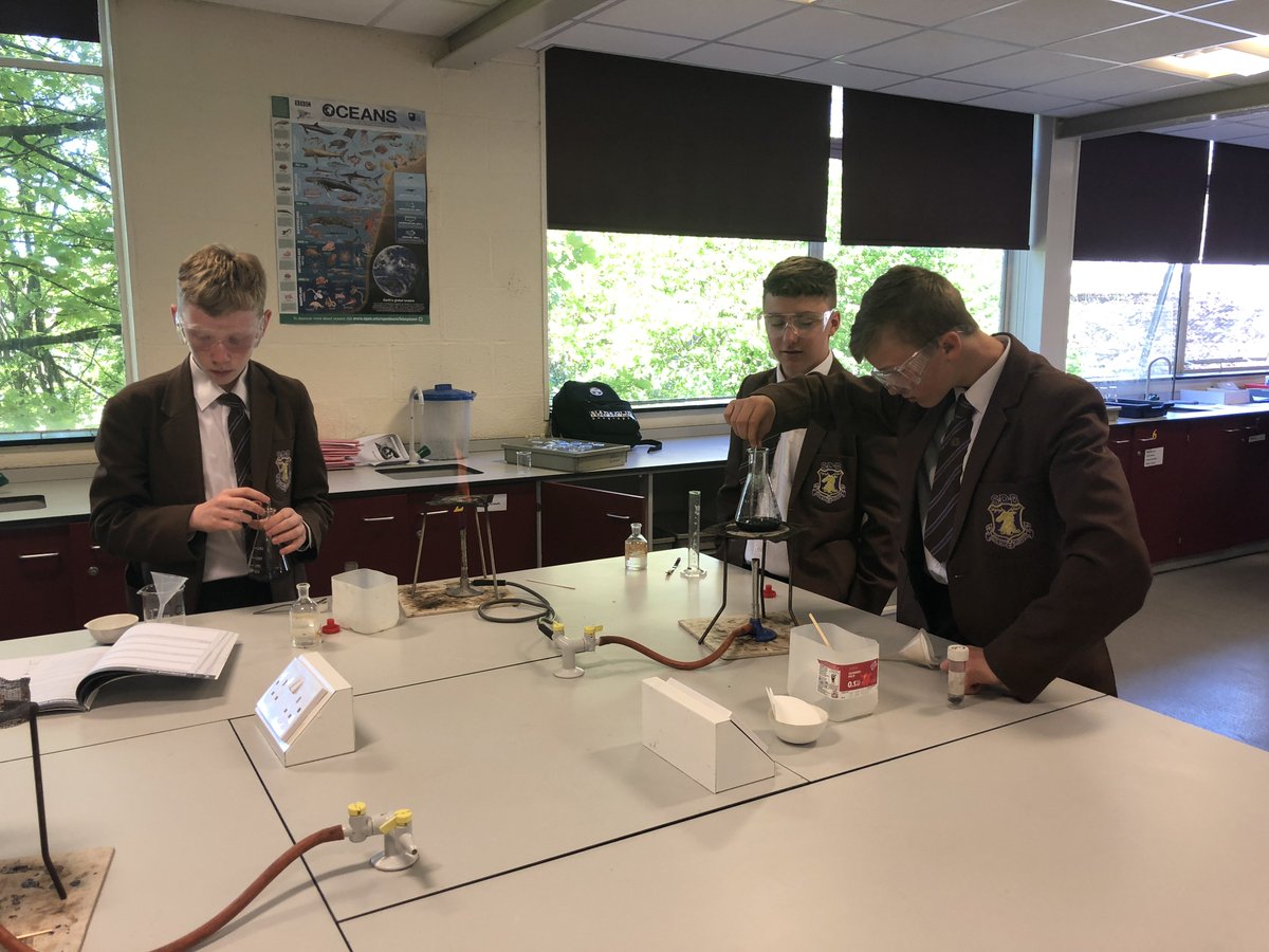 tsc_science's tweet image. Mr Russell&apos;s 9a3 doing a Chemistry #requiredpractical making soluble salts.
